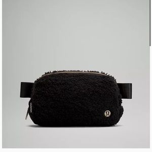 Lululemon fleece everywhere belt bag NWT